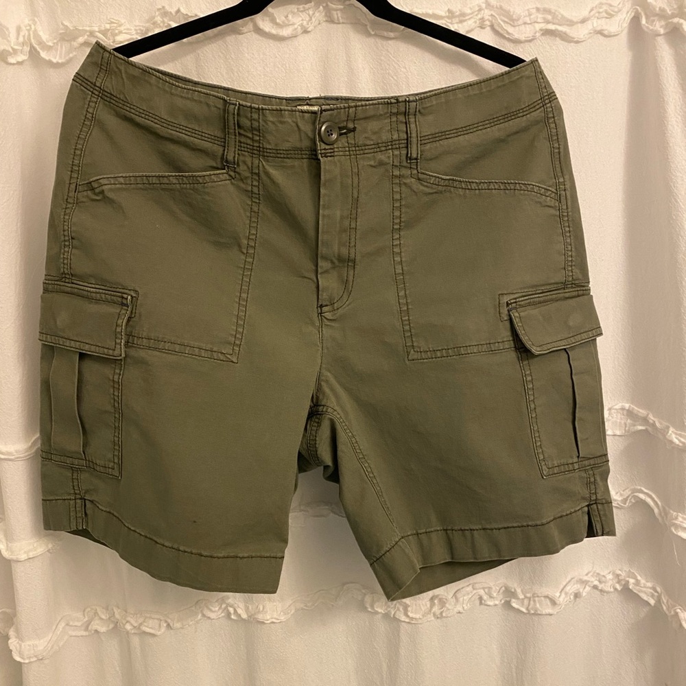 LL Bean Favorite Fit Khaki Shorts - excellent condition